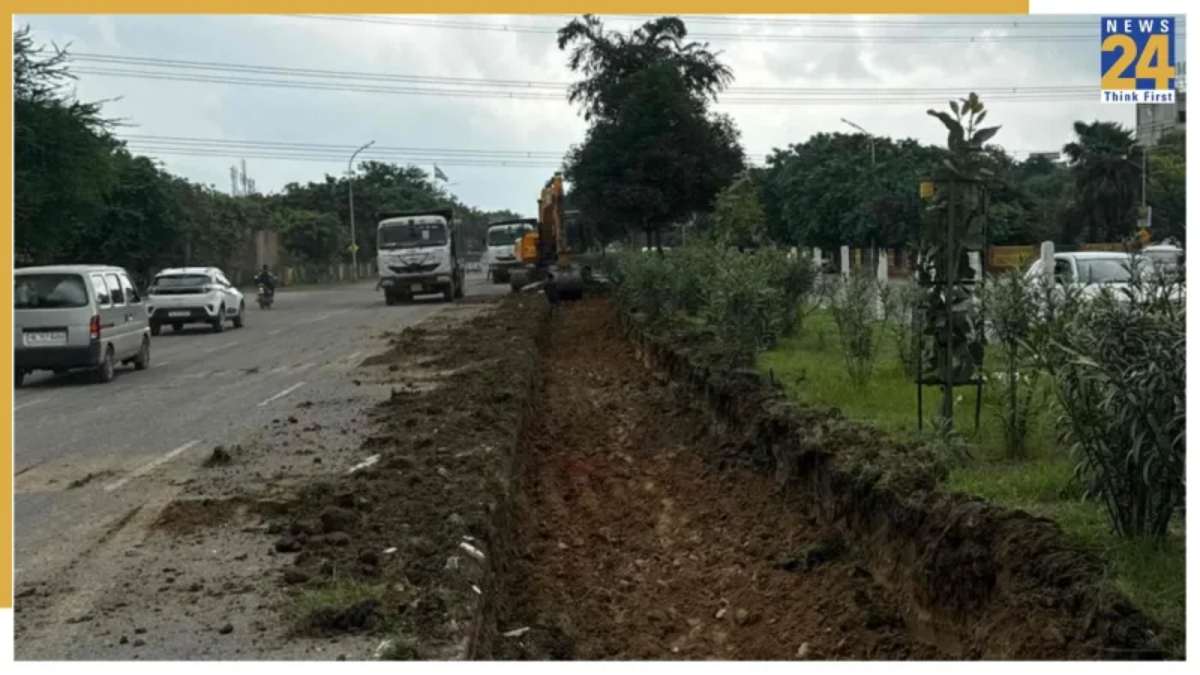Greater Noida: Relief From Traffic Snarls Near Expo Mart - THIS Road Is Being Widened By 1.5 Meters on Both Sides