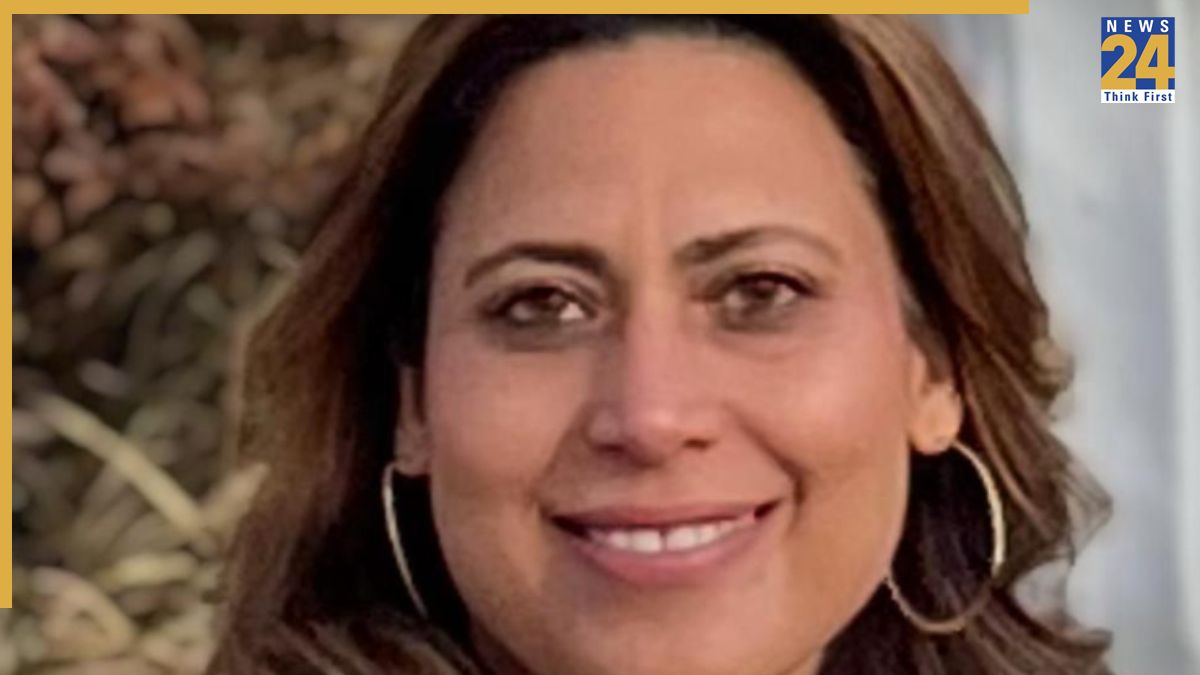 Video of Woman Smoking Inside Passenger Train Goes Viral (2)