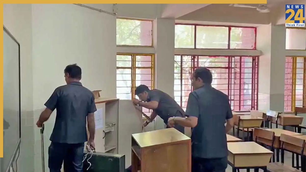 Delhi schools receive bomb threat