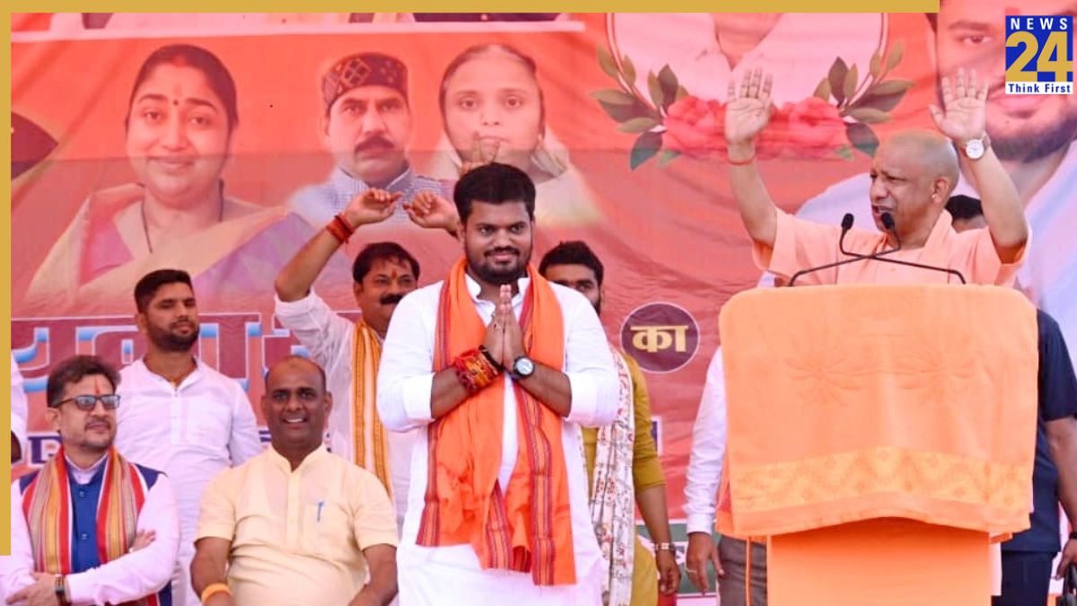 CM Yogi (2) Congress and RJD Snatched Away People’s Rights By Extinguishing The Lantern Of Justice and Progress: CM Yogi Adityanath