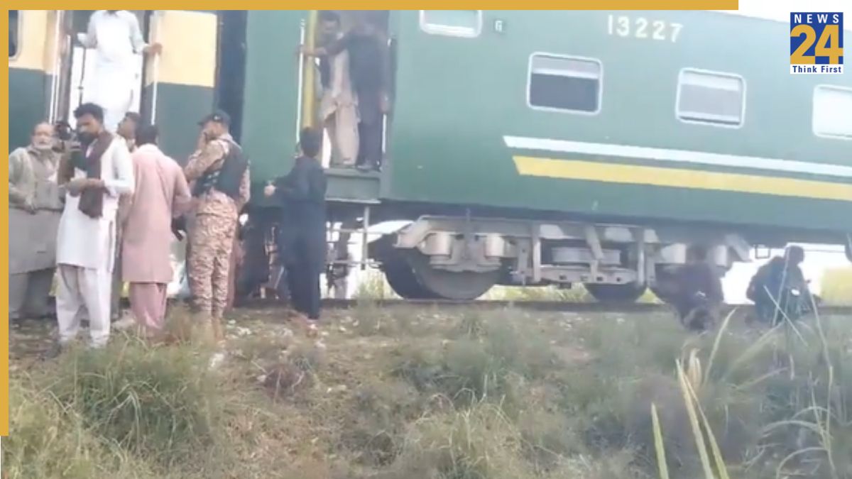 Massive blast derails Jaffar Express in Pakistan, several injured