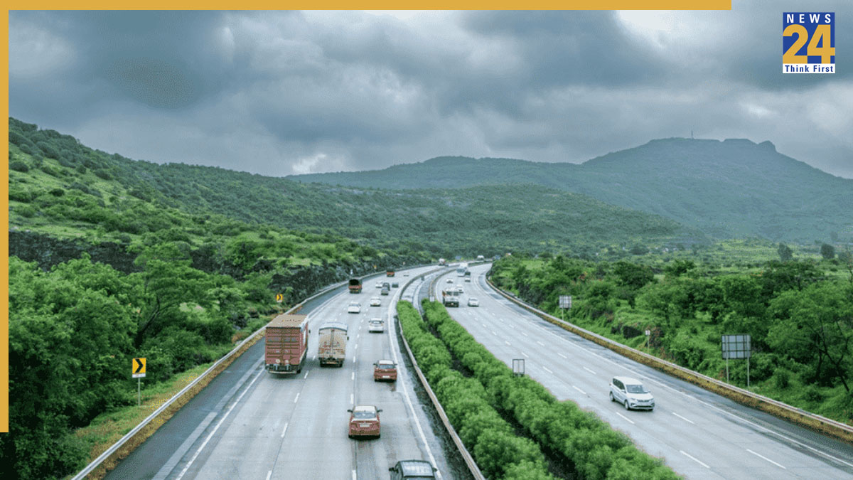 Mumbai-Goa Highway Mumbai-Goa highway connects many cities and villages in the Konkan region, stretching 466 kilometers from Panvel in Mumbai to Sindhudurg through the districts of Raigad and Ratnagiri. Once completed, the 12- to 13-hour travel from Mumbai to Goa will just take six hours.