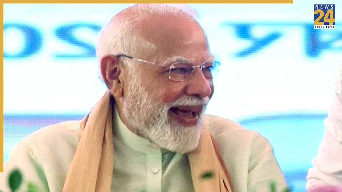 PM Modi Takes Swipe at Mahagathbandhan, Says ‘People of Bihar call them Lathbandhan’