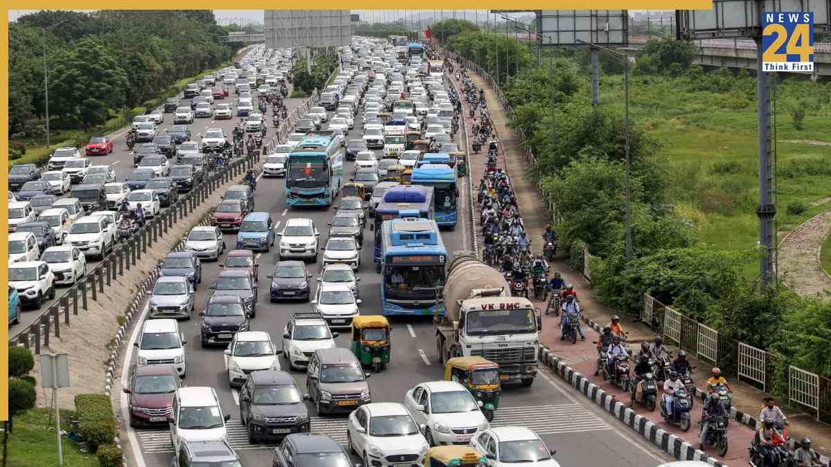 Noida Traffic Alert: Diversions in Sector 18 Atta Market for Dhanteras, Diwali Rush; Check Advisory