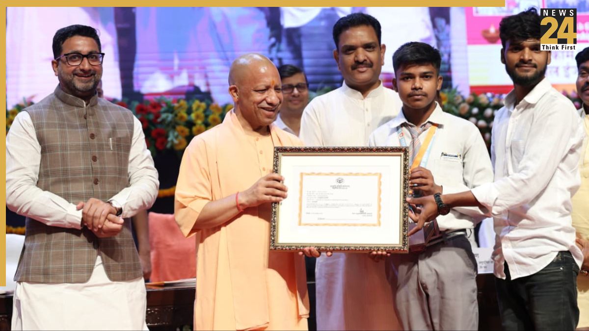 Yogi govt leads in empowering OBC students, aiming to provide scholarships to over 7 crore by 2047