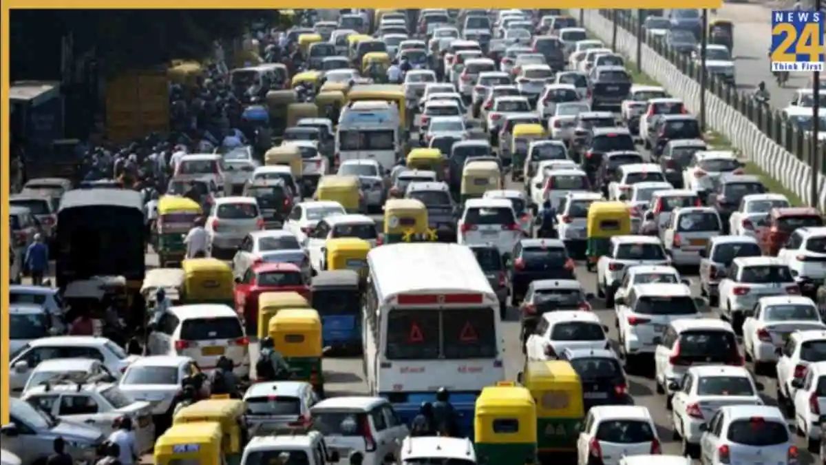 delhi traffic alert delhi traffic alert near IF Indoor Stadium