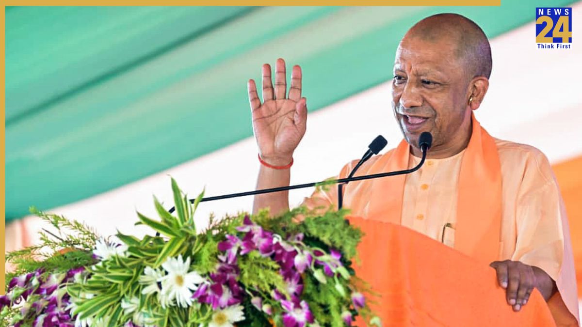 CM YOGI (8) UP CM Yogi inaugurates Gorakhpur Book Festival at Deen Dayal Upadhyay Gorakhpur University