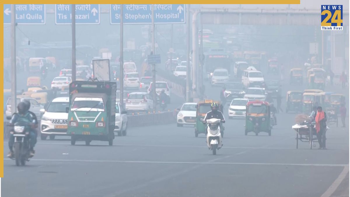 Delhi Pollution: AQI close to severe, ITO and Anand Vihar hit high levels- Check latest readings