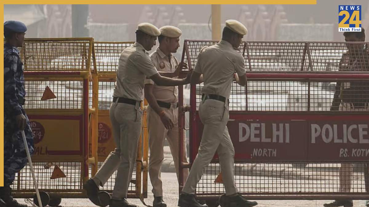 Delhi Police arrest three terrorists linked to Pakistan’s ISI, operating under instructions from Pakistani handler…