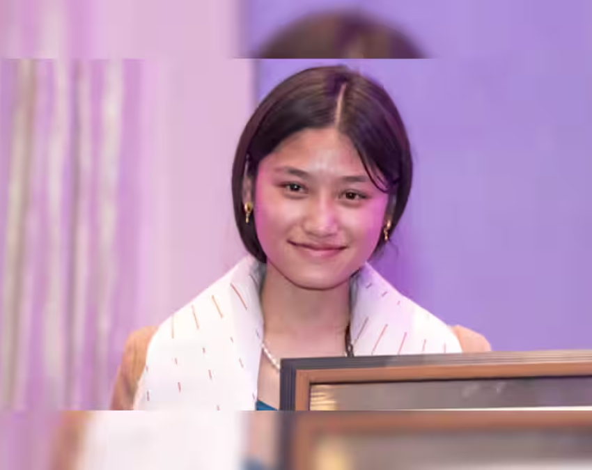 Meet The Girl Whose Handwriting Was Declared The World’s Best; Honored Internationally She Is From….