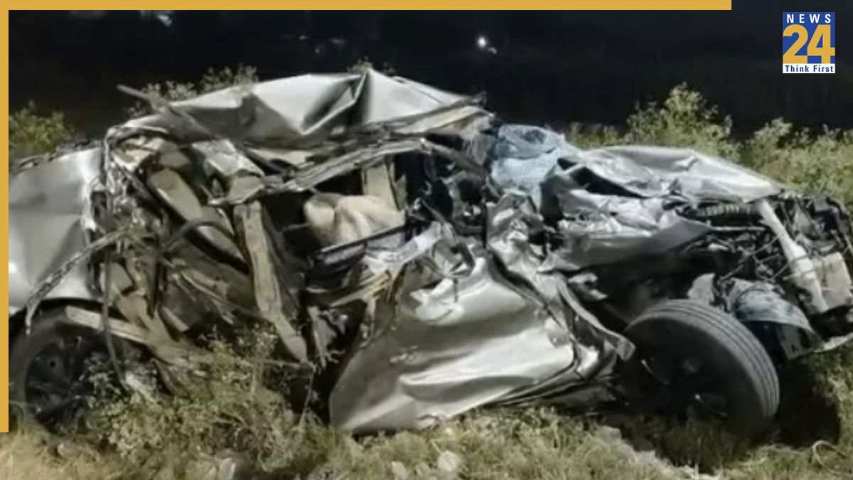 4 MBBS students killed in car accident UP: 4 MBBS students killed as car crashes into parked truck on Delhi-Lucknow highway
