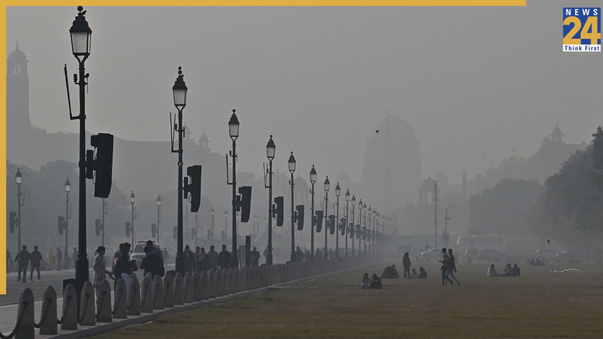 Air pollution crisis: Toxic smog chokes Delhi-NCR and major cities; Check AQI in Noida, Ghaziabad, Gurugram, Faridabad, Lucknow, Patna, Mumbai, Bengaluru