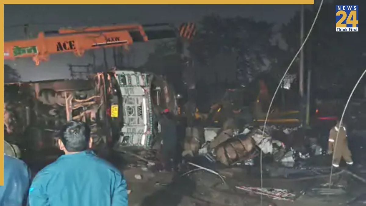 UP: Nepal-bound bus catches fire in Balrampur; 2 dead, several injured