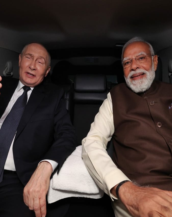PM Modi welcomes Putin with red-carpet reception and warm hug at Delhi airport-1-2-3-4-5-6