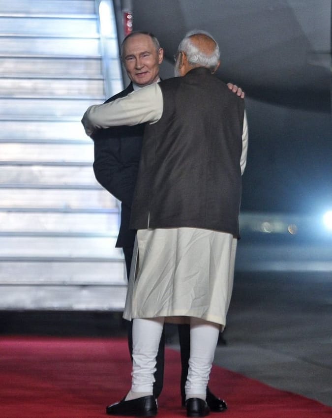 PM Modi welcomes Putin with red-carpet reception and warm hug at Delhi airport-1-2-3