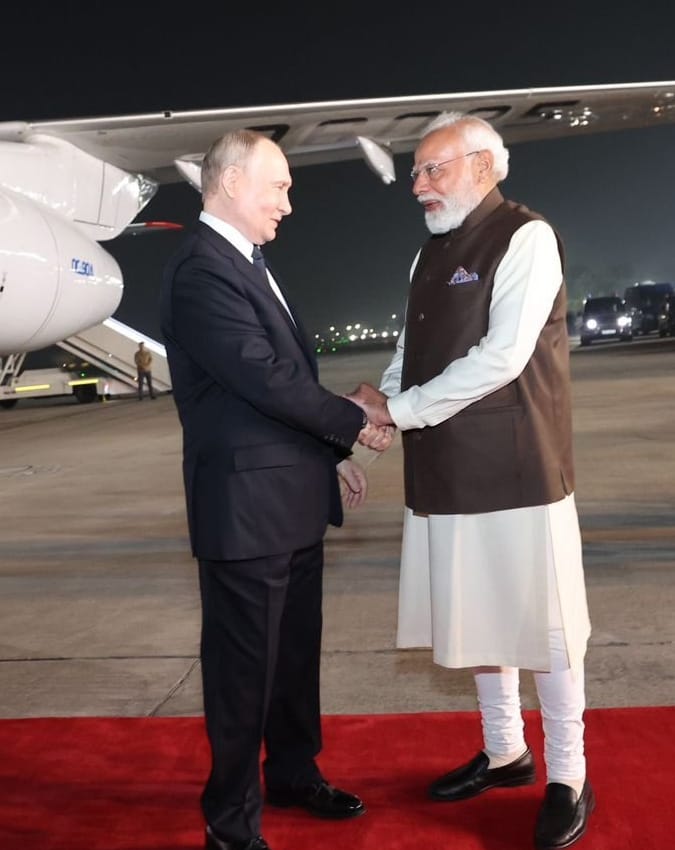 PM Modi welcomes Putin with red-carpet reception and warm hug at Delhi airport-1-2-3-4