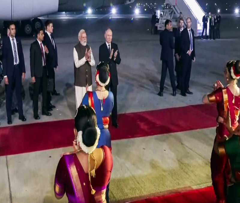 PM Modi welcomes Putin with red-carpet reception and warm hug at Delhi airport-1-2-3-4-5