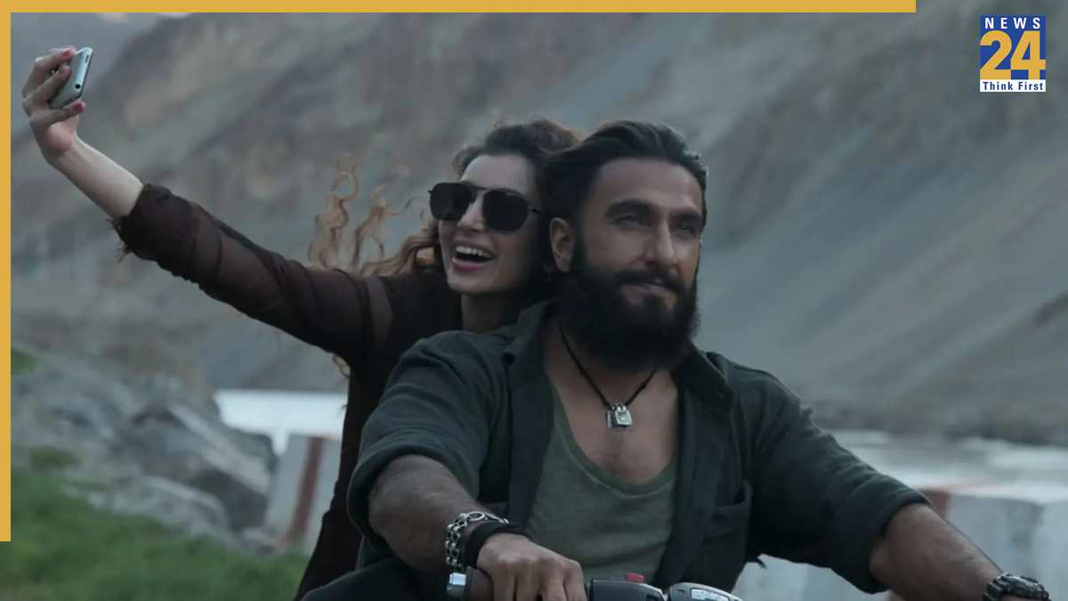 dhurandhar (10) Ranveer Singh was paired with Sara Arjun in Dhurandhar despite a 20 year age gap due to...