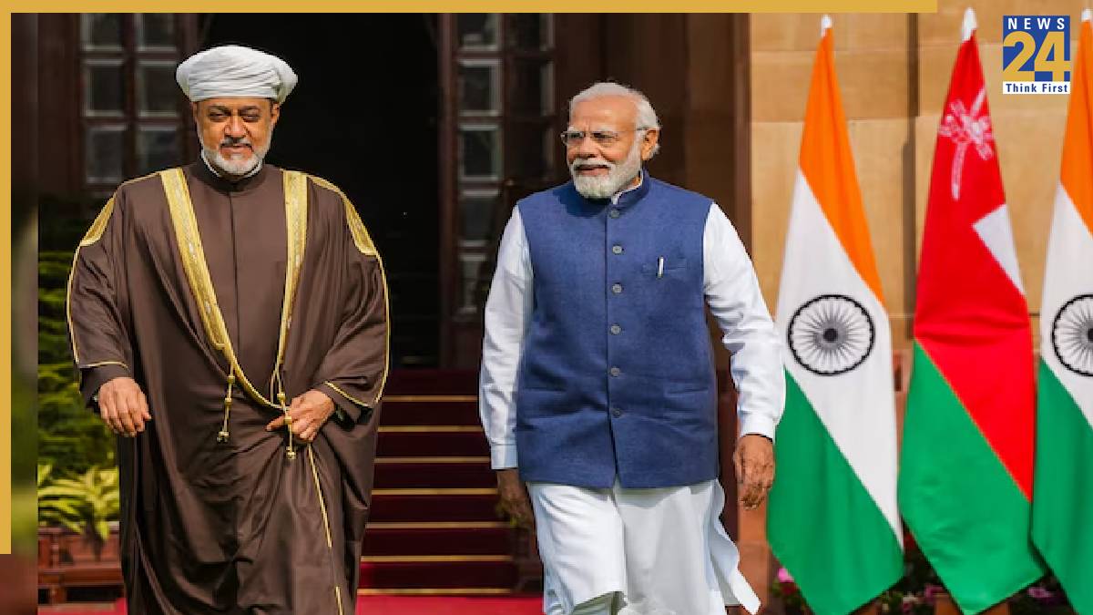 PM Modi meets sultan of Oman PM Modi meets sultan of Oman
